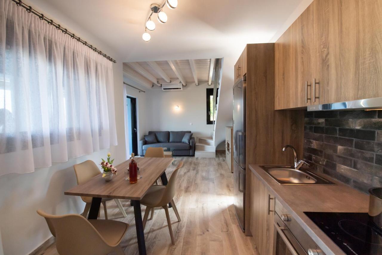 Blue House Luxury Apartment Nikiana Bagian luar foto